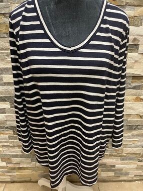 Chico's Black & White Striped V‑Neck Long Sleeve Top